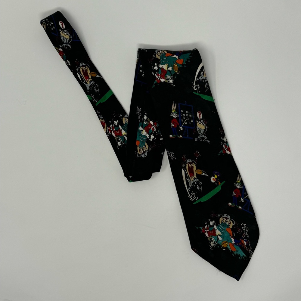 Vintage LOONEY TUNES Tie, Football, polyester, DAFFY TAZ BUGS TWEETY SYLVESTER